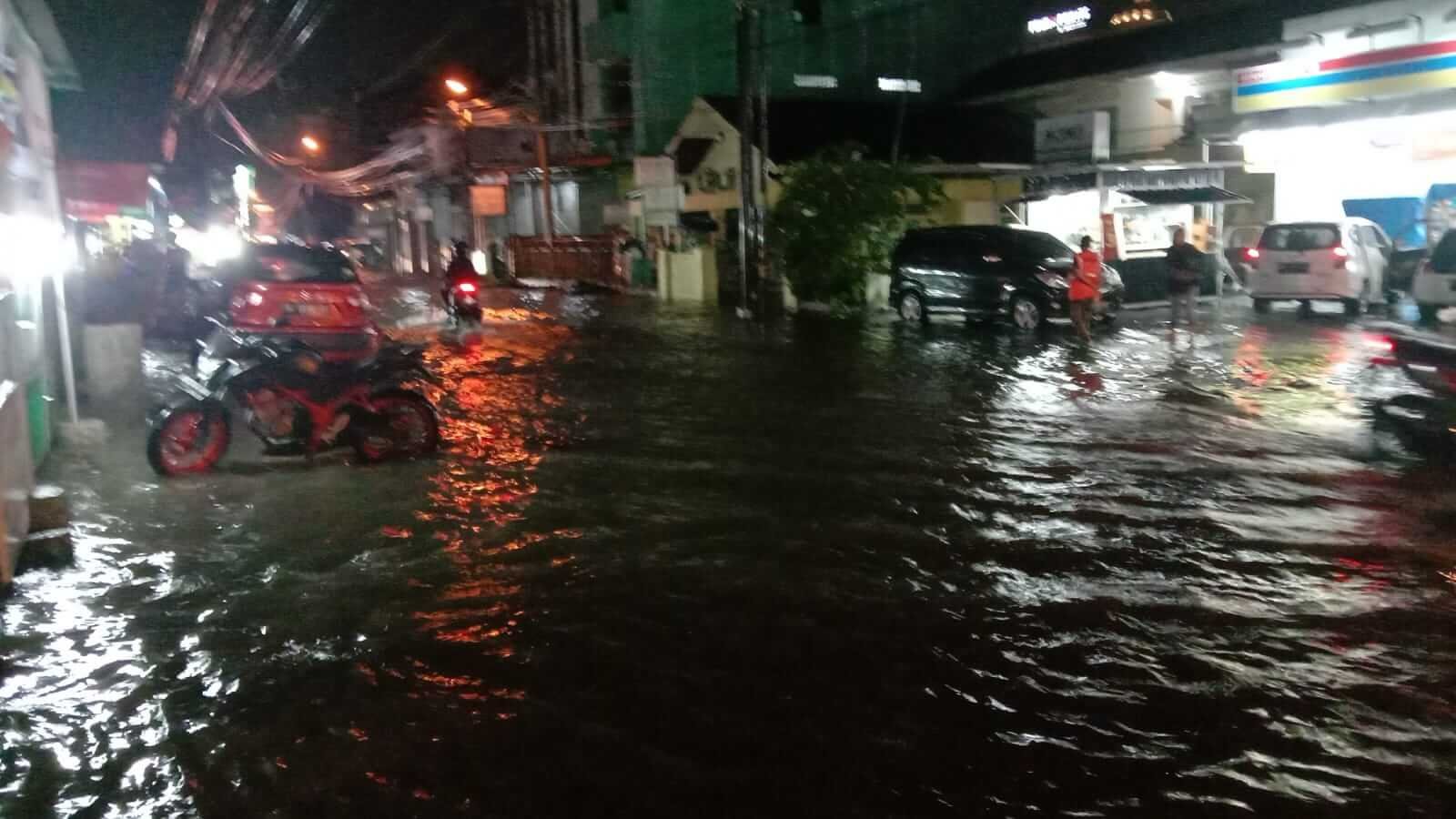 DI GUYUR HUJAN DERAS KOTA MEDAN BANJIR TOTAL