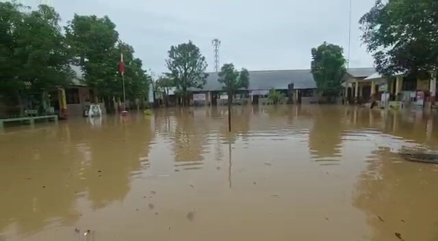 Banjir luapan sungai padang kembali rendam ratusan rumah warga, walikota terjun langsung meninjau lokasi banjir