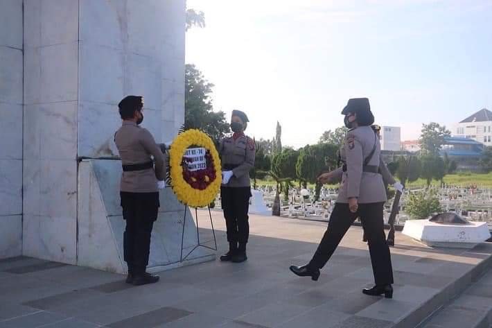 Hari jadi Polwan ke 74, Polwan Polda Sumut Ziarah dan Tabur Bunga ke Taman Makam Pahlawan