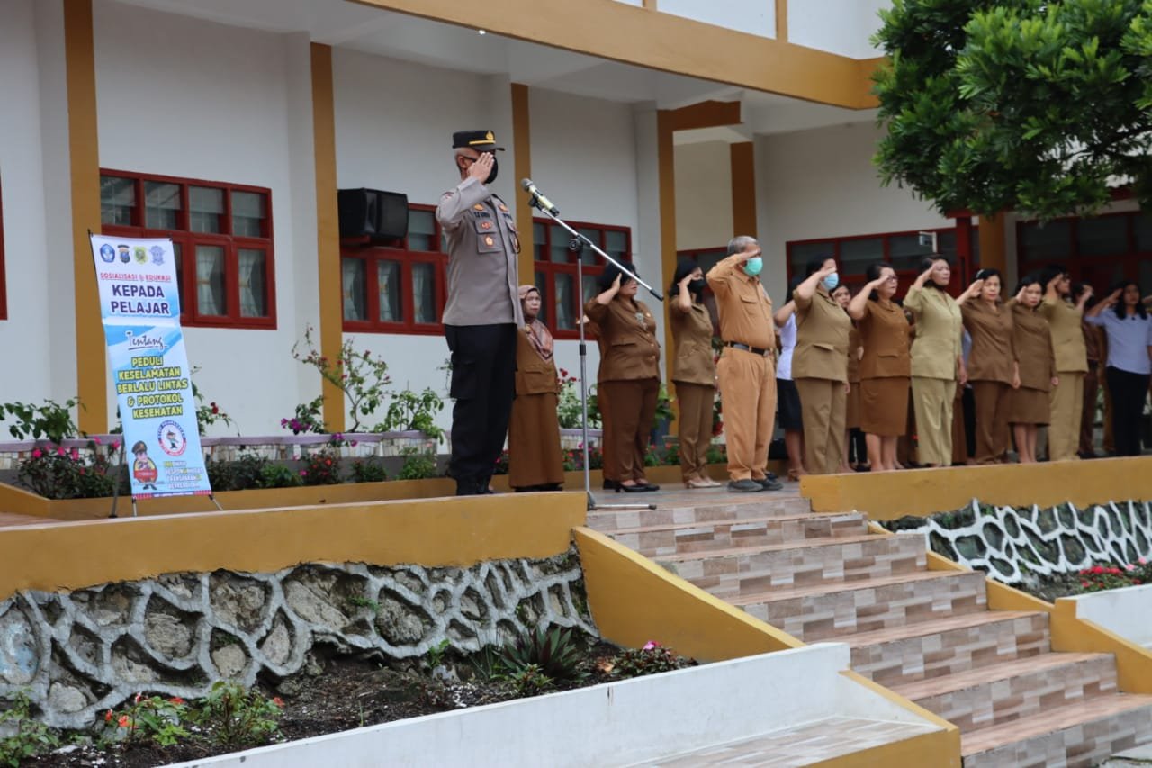 Sat Binmas Polres Dairi Goes To School Jadi Inspektur Upacara Bendera
