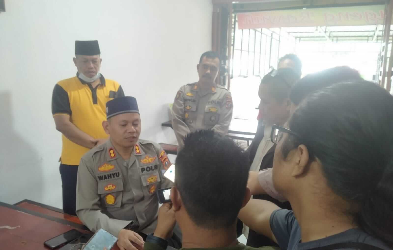 Kapolres Dairi AKBP Wahyudi Rahman, SH, SIK, MH.memberi masukan positif terhadap kinerja jajaran Polres Dairi.