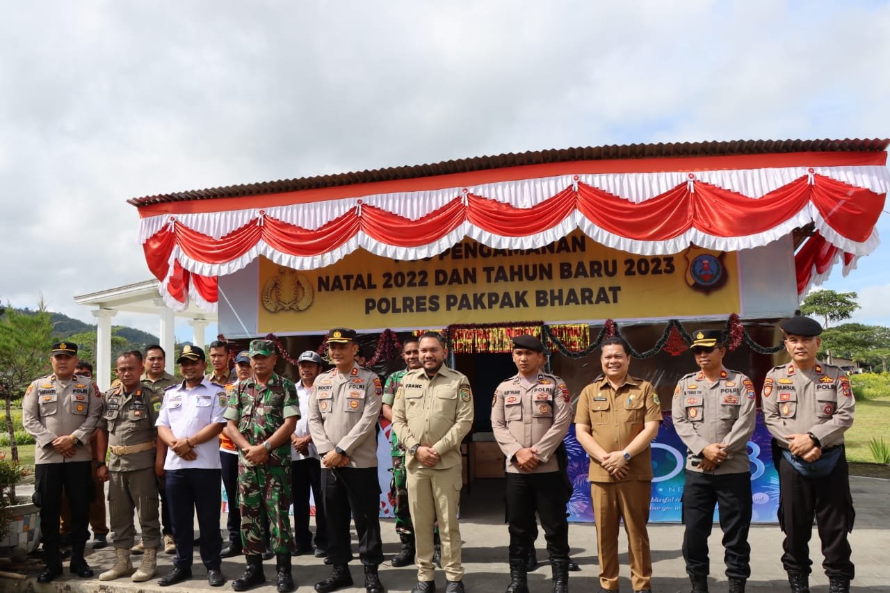 Kapolres Pakpak Bharat AKBP Rocky H. Marpaung, SH, SIK, MH bersama Bupati Pakpak Bharat Chek Pos dan Proyek Perbaikan Jalan Menjelang Nataru