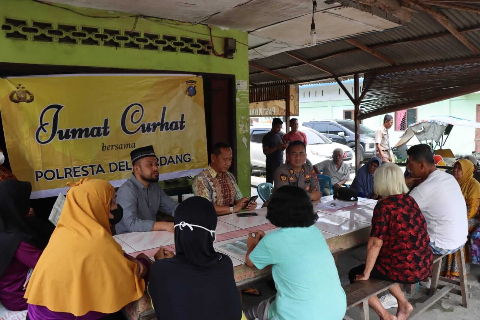 Duduk bersama dengar keluh Kesah Masyarakat, Polresta Deli Serdang Laksanakan Jumat Curhat.