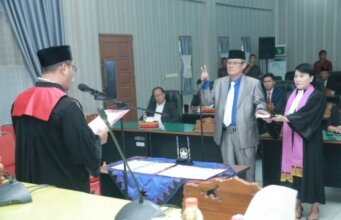 Pengucapan Sumpah Janji PAW Anggota DPRD Kota Gunungsitoli An. Theodore Hulu, S.Pd
