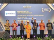 Dinilai Berhasil Membina Perumda Tirtauli :Wali Kota Menerima Penghargaan Top BUMD Awards 2024