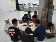 Anak – Anak dan Remaja Mushalla Al – Muhajirin Rutin Gelar Tadarus Al-Qur’an Di Bulan Ramadhan