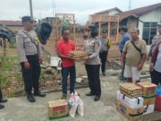 Kapolsek Siantar Marihat Berikan Bansos Kepada Warga Rumahnya Terbakar