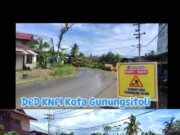 Peduli : DPD KNPI Gunungsitoli Perbaiki Jalan Rusak
