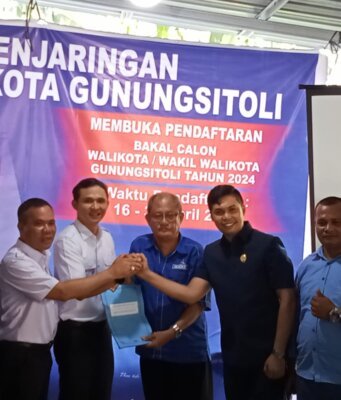 Karya Bate’e dan Yunius Larosa Daftar sebagai Bakal Calon Wali dan Wakil Walikota Gusit.
