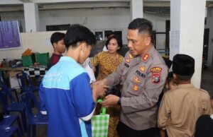 Ulang Tahunnya ke 43 :Kapolres Pematangsiantar Berbagi Tali Asih ke Panti Asuhan