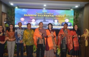 Acara Lepas Sambut Danrem 022/PT Penuh Keakraban