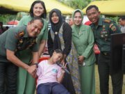 Danrem 022/PT Kolonel Tagor Menghibur anak Disabilitas.