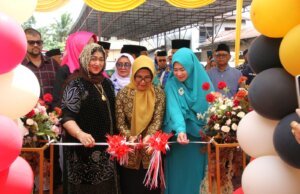 Wali Kota didampingi Ketua Dekranasda H Kusma Erizal Ginting SH meresmikan Baitul Quran Paradep Puspa