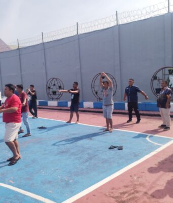 140 WBP Lapas Narkotika Kelas IIA Pematangsiantar Ikuti Program Rehabilitasi Sosial Melaksanakan Senam Bersama