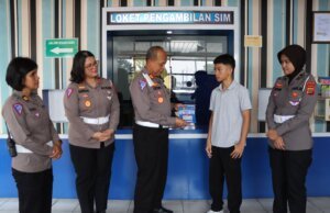 Pastikan Tidak Ada Pungli :Wadirlantas Polda Sumut Sidak Ke Kantor Satpas Polres Siantar