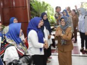 Wali Kota Pematangsiantar dr Susanti Dewayani SpA, Saat Menghadiri Penutupan Pelatihan Salon Pokmas Bantan Sejahtera di LKP Zendro