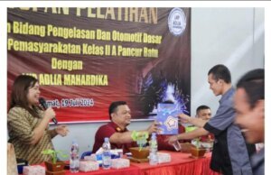 Tutup Pelatihan Kemandirian, WBP Lapas Pancur Batu Terima Sertifikat Pelatihan dari LKP Adlia Mahardika