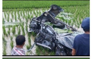 Tabrakan Dengan Kereta Api, Mobil Minibus Terseret 30 Meter 6 orang Tewas, 1 Orang Luka-Luka