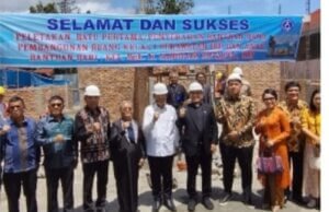 Sumbang Pembangunan Ruang Perawatan Ibu dan Anak Rumah Sakit HKBP, Ephorus Apresiasi Keluarga Sanggam Hutapea