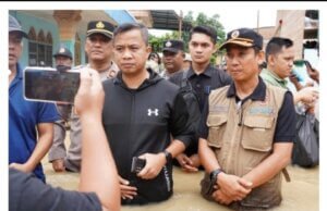 GERAK CEPAT TANGANI MASALAH BANJIR YANG TAK KUNJUNG SURUT, PJ. WALI KOTA TEBING TINGGI UPAYAKAN KORBAN BANJIR TIDAK KELAPARAN DAN IKUT TURUN LANGSUNG EVAKUASI IBU HAMIL YANG TERJEBAK BANJIR