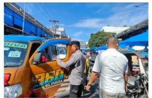 Sambangai Masyarakat,Polseķ Siantar Barat Laksanakan Patroli Jalan Kaki Diseputaran Pasar Horas