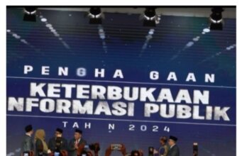 PEMKO TEBING TINGGI RAIH PENGHARGAAN KATEGORI INFORMATIF DALAM AJANG KOMISI INFORMASI AWARDS 2024